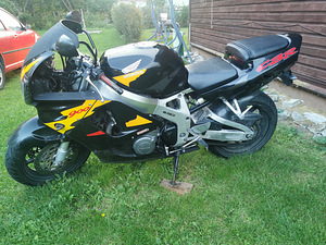 Honda cbr 900rr fireblade (3 foto / 7)