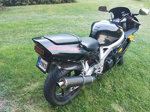 Honda cbr 900rr fireblade (4 foto / 7)