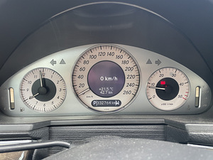 Мерседес-Бенц Е 270 CDI (7 фото из 11)