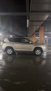 Toyota RAV4 (3 фото из 10)