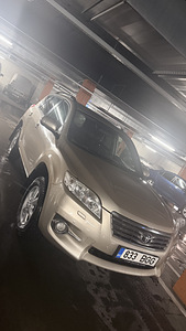 Toyota RAV4 (4 фото из 10)