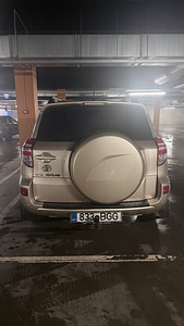 Toyota RAV4 (7 фото из 10)