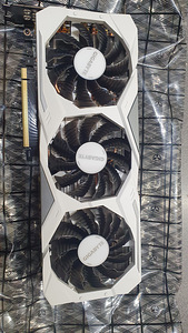 GeForce® RTX 2070 SUPER™ GAMING OC 3X WHITE 8G (1 foto / 3)