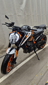 Продается мотоцикл 2021 KTM DUKE 890R (2 фото из 9)