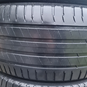 Michelin Latitute Sport 3 (235/50/R19) (3 foto / 5)