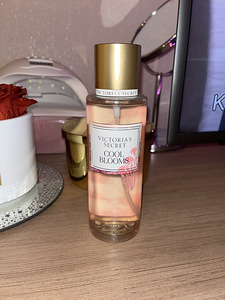 Victorias Secret Cool Blooms kehasprei (1 foto / 2)