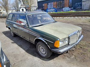 Mercedes-Benz 230TE S123 (4 foto / 14)