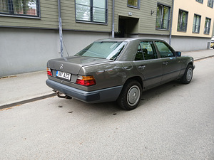 Mercedes-Benz 300D автомат 1988 (3 фото из 13)