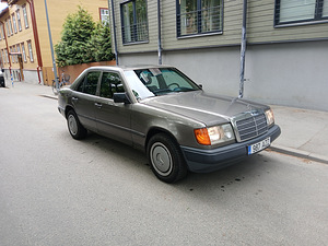Mercedes-Benz 300D автомат 1988 (1 фото из 13)