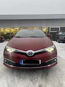 Tojota Auris (9 foto / 13)
