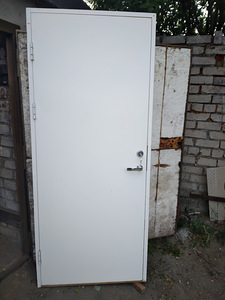 Наружная дверь (1 фото из 2)