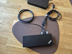 Lenovo ThinkPad Thunderbolt 3 dock + Lenovo 230W laadija (9 foto / 10)