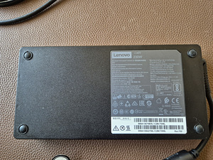 Lenovo ThinkPad Thunderbolt 3 dock + Lenovo 230W laadija (10 foto / 10)
