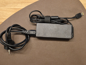 Lenovo 90W sülearvuti laadija / adapter (Square Tip) (2 foto / 2)