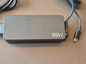 Lenovo 65W USB-C зарядное устройство / адаптер (3 фото из 4)