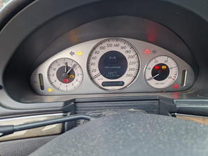Мерседес-Бенц Е 270 CDI (7 фото из 8)