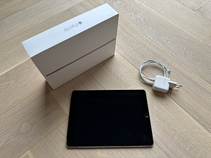 iPad Air 2, Wi-Fi + Cellular, 16GB Space Grey (1 foto / 4)