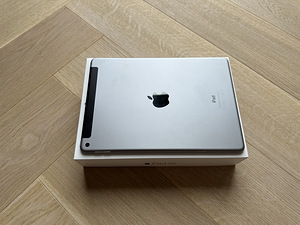 iPad Air 2, Wi-Fi + Cellular, 16GB Space Grey (3 foto / 4)
