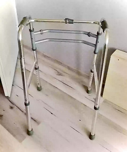 Käimisraam Abivahend (2 foto / 3)