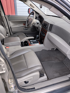 M/V: Jeep Grand Cherokee 3.0crd 160kw , atm 2005 (14 foto / 15)