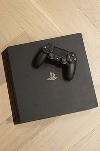 Sony PlayStation 4 pro 1TB (1 foto / 3)