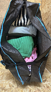Kott täis naiste riidega (1 foto / 2)