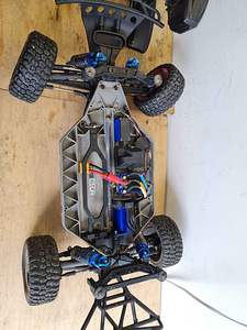 Traxxas slash 4x4 vxl (2 foto / 3)
