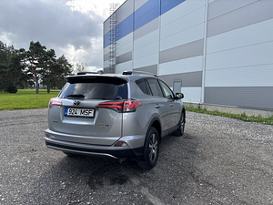 Toyota Rav-4 (4 фото из 15)