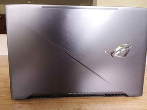 ASUS ROG Strix GL703GM-E5011T, I7 8750H, 1060 GTX, 17" 144hz (1 foto / 8)