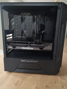 King of The Hill Gaming PC (9 foto / 10)