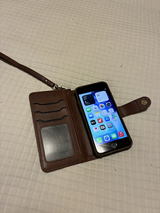 iPhone SE 2022 (1 foto / 8)