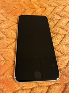 iPhone SE 2022 (7 foto / 8)