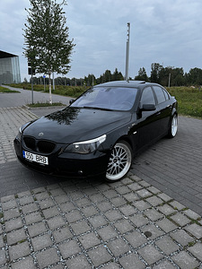 BMW e60 550i v8 270kw (3 foto / 8)