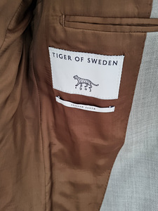 STIILNE ÜLIKONNAKOMPLEKT LÕPETAMISEKS (Tiger of Sweden) (4 foto / 5)