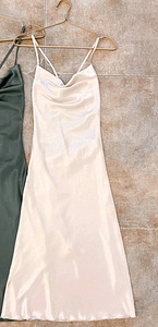 Атласное платье с кружевами XS (34)