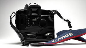 Canon EOS 5 35mm Filmikaamera (2 foto / 4)