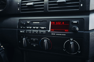 BMW 318i (14 foto / 15)