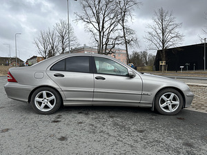MERCEDES-BENZ C 200 CDI (4 foto / 12)