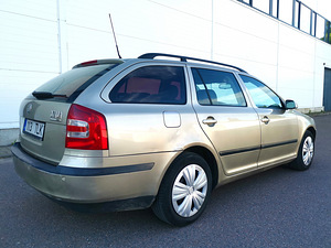 Skoda Octavia 2.0 FSI 110kW, üv 05.2027 (4 foto / 7)