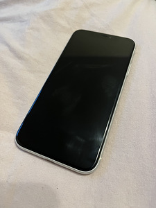 iPhone XR 64 ГБ (2 фото из 3)