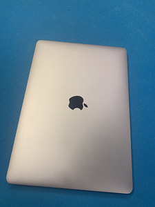 Macbook Pro 2017 Retina - Core i5 2.3 Ghz /8GB (1 foto / 2)