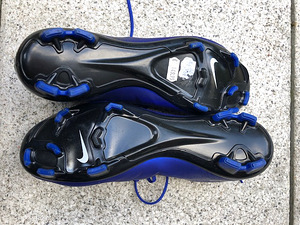 Nike футбольные бутсы (2 фото из 3)