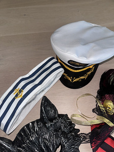 Erinevad maskid ja kostüümid Halloweeni ja teemapidude jaoks (3 foto / 10)