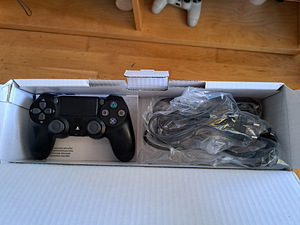 Playstation 4 Pro 1TB (4 foto / 5)