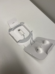 Uued iphone juhtmega kõrvaklapid! (1 foto / 2)