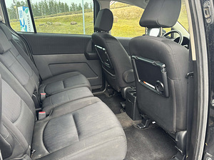 Mazda 5 (9 foto / 10)