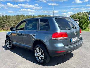 Volkswagen Touareg (3 foto / 6)