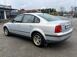 Volkswagen Passat (5 foto / 6)