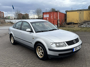 Volkswagen Passat (6 foto / 6)