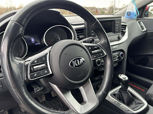 Kia Ceed (11 foto / 13)